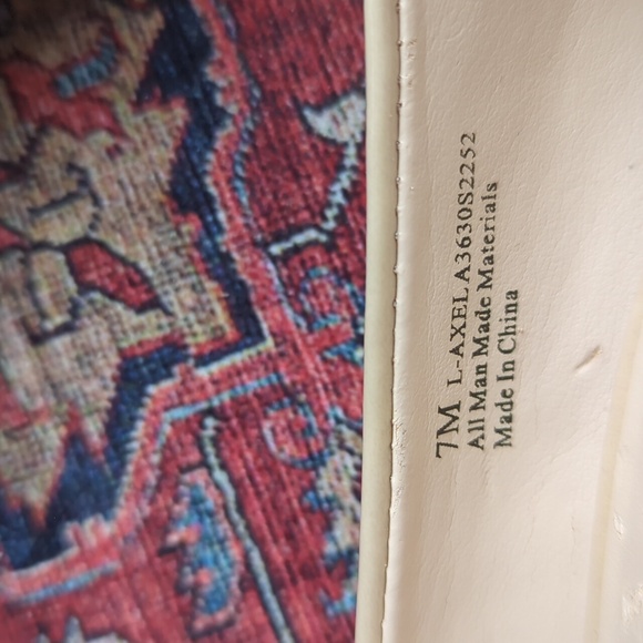 Cream peep-toe heels with high heel and textured material - Picture 5 of 15